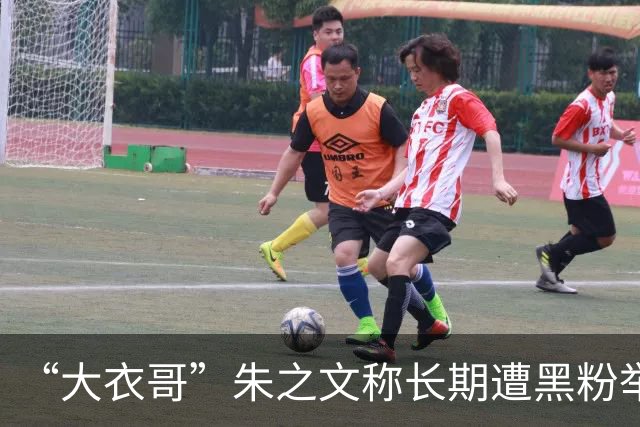 “大衣哥”朱之文称长期遭黑粉举报，十几场演出取消，目前已回家中务农